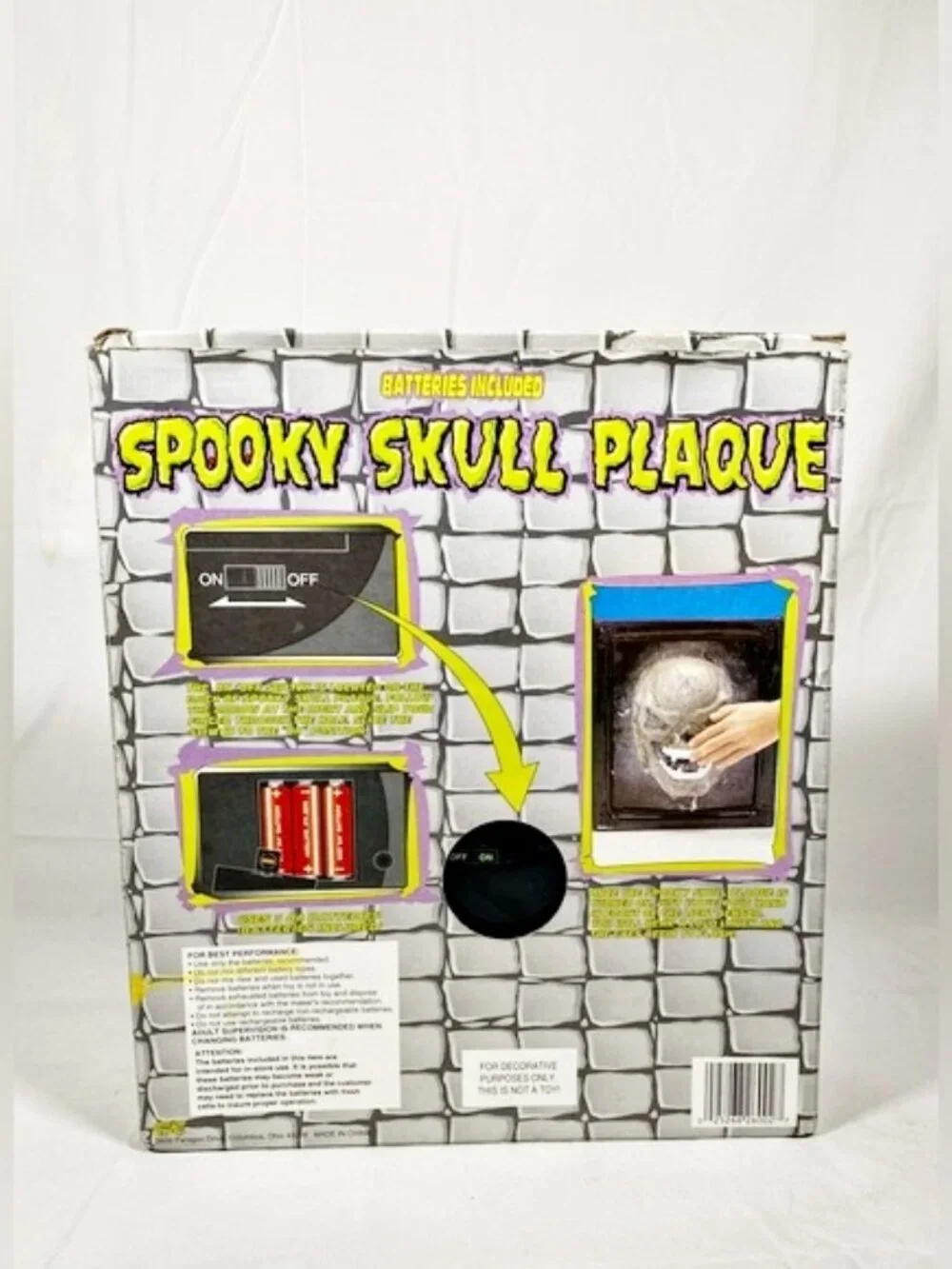 Vintage Halloween Laughing Flashing Eyes Light Sensor Spooky Skull Wall Plaque